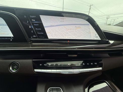 Used 2021 Cadillac Escalade Premium Luxury image 34