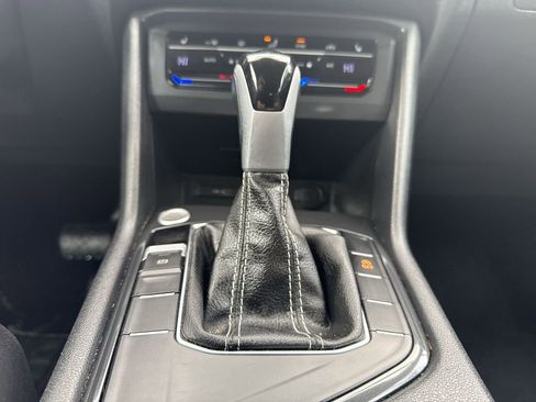 Used 2024 Volkswagen Tiguan SE image 20