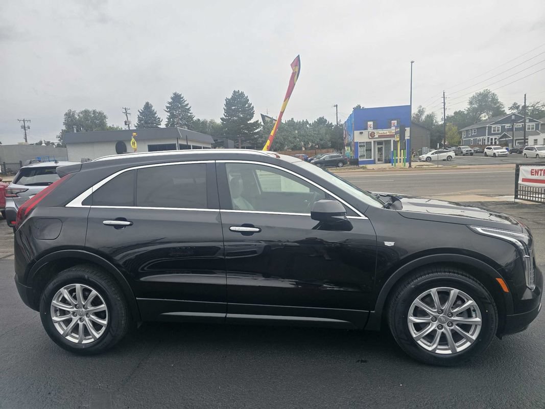 Used 2020 Cadillac XT4 Luxury w/ Cold Weather Package AWD/4WD image 8