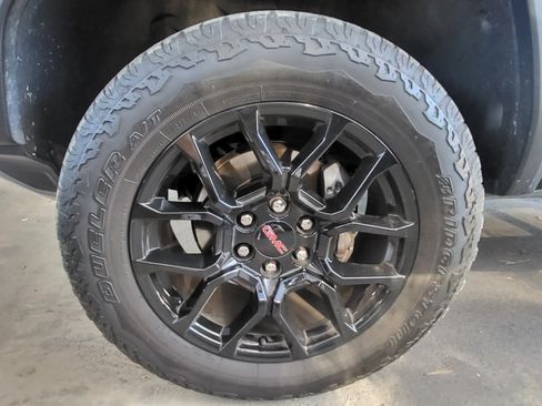Used 2023 GMC Canyon Denali w/ Denali Black Edition AWD/4WD image 5