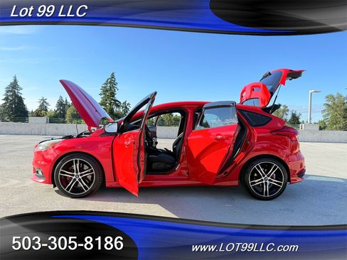 Used 2017 Ford Focus ST FWD image 19