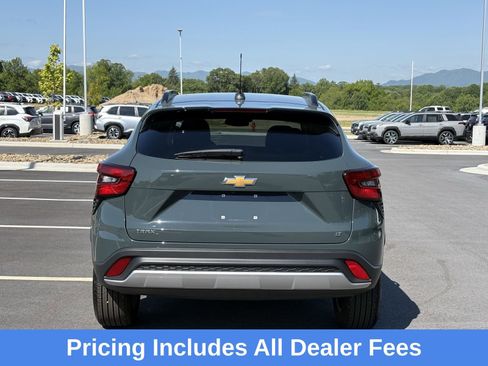 Used 2025 Chevrolet Trax LT FWD image 11
