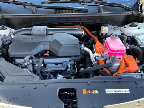 Used 2025 Kia Sportage LX image 34