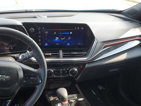 Certified 2024 Chevrolet Trax RS w/ Sunroof Package FWD image 27