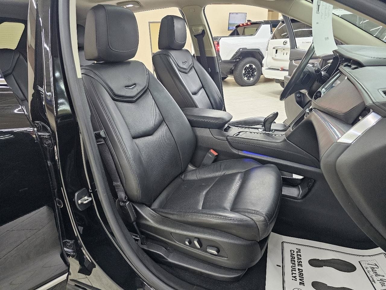 Used 2017 Cadillac XT5 Premium Luxury w/ LPO, Wheel Lock Package FWD image 20