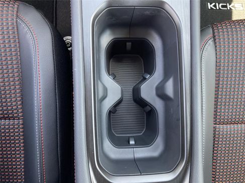New 2025 Nissan Kicks SR image 18