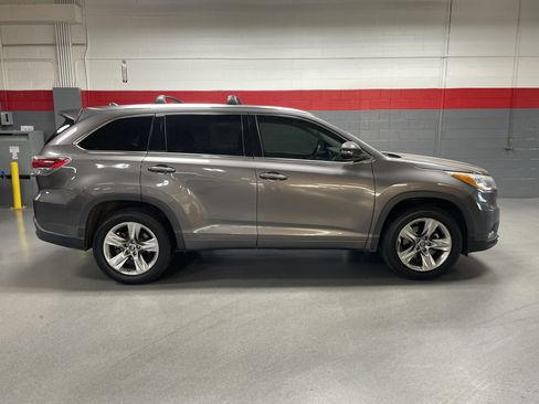 Used 2016 Toyota Highlander Limited FWD image 7