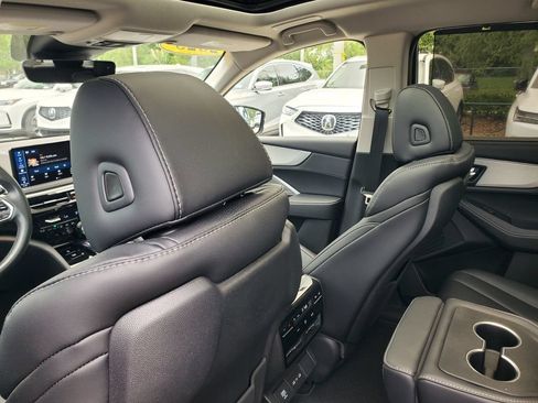 Used 2025 Acura MDX FWD w/ Technology Package image 12