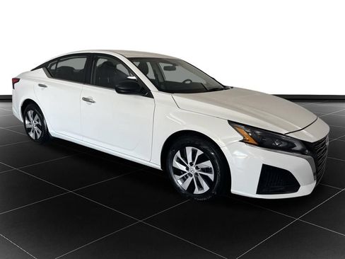 Used 2024 Nissan Altima 2.5 S FWD image 7