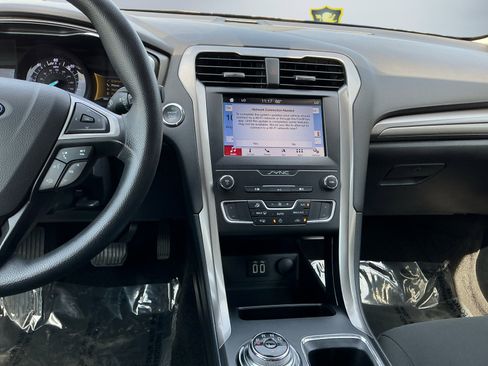 Used 2019 Ford Fusion SE image 13