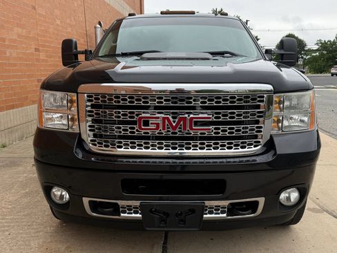 Used 2013 GMC Sierra 2500 Denali w/ Suspension Package, Off-Road AWD/4WD image 8