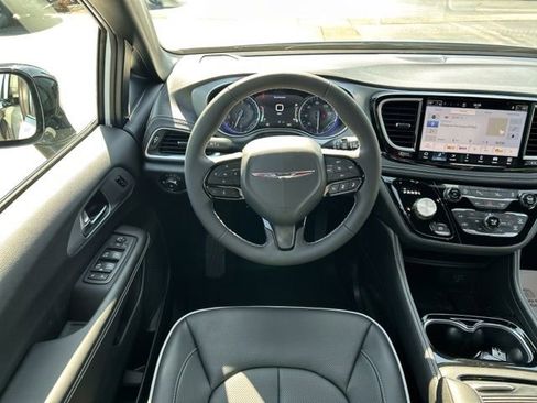 New 2026 Chrysler Pacifica Limited AWD/4WD image 24
