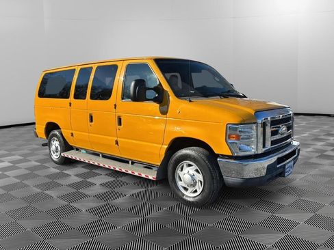 Used 2014 Ford E-250 and Econoline 250 image 2