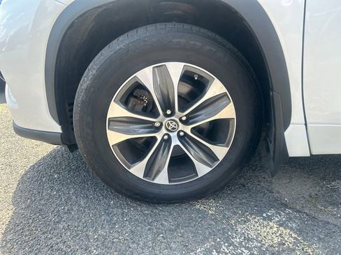 Used 2022 Toyota Highlander XLE image 8