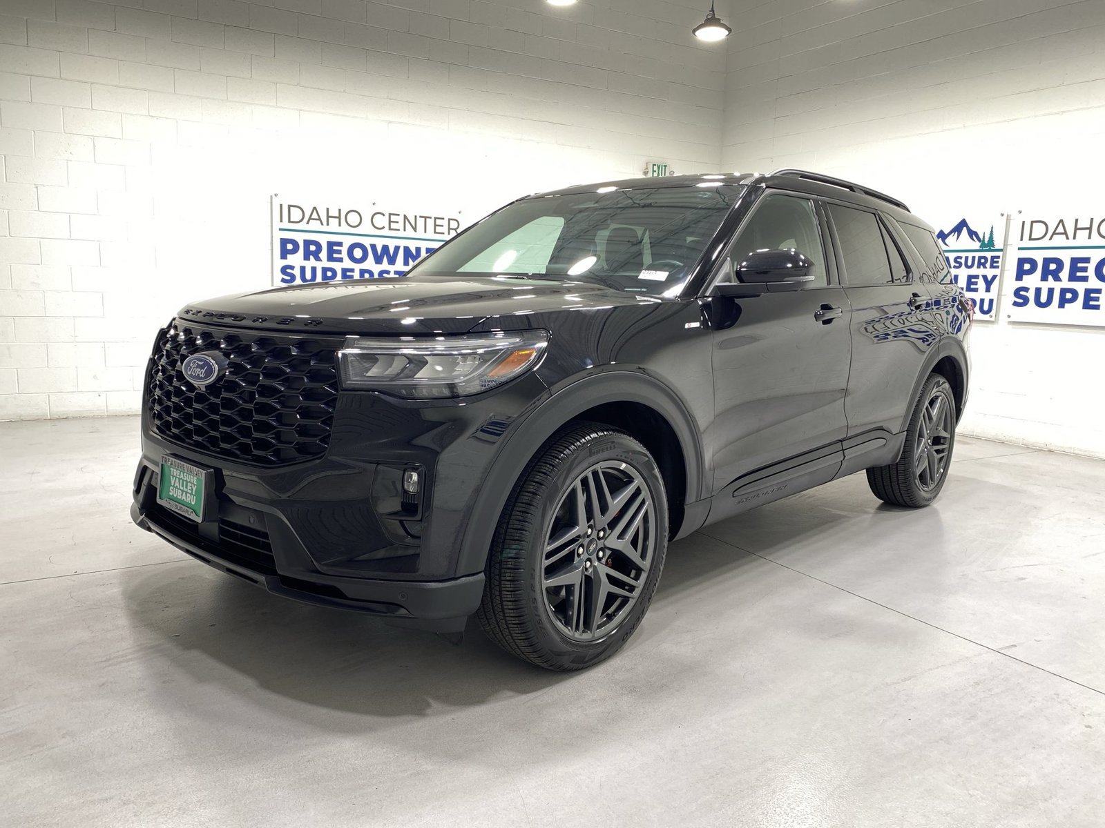 Used 2025 Ford Explorer ST-Line w/ ST-Line Street Pack AWD/4WD image 4