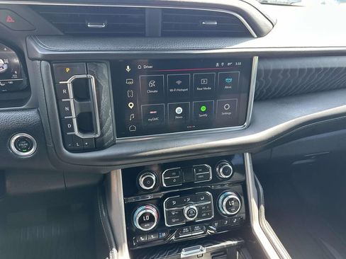Used 2024 GMC Yukon XL Denali AWD/4WD image 19