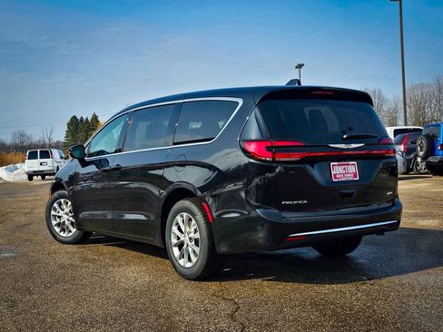 New 2026 Chrysler Pacifica Select image 5