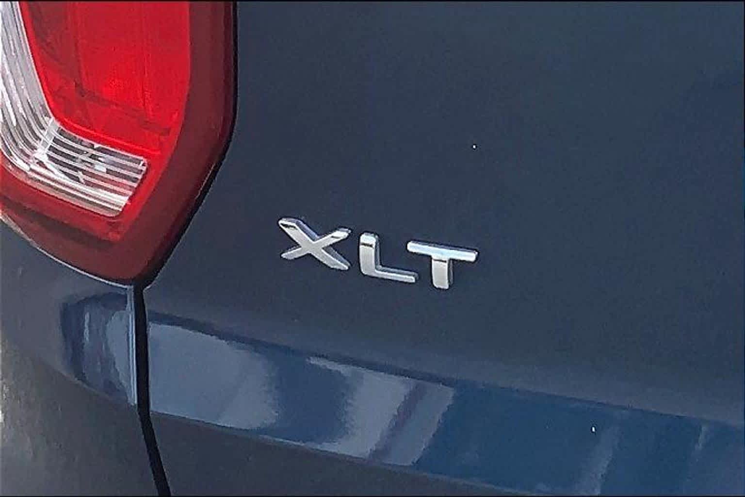Used 2016 Ford Explorer XLT w/ Equipment Group 202A AWD/4WD image 10