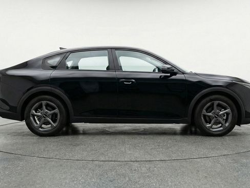 Used 2025 Kia K4 LXS image 11