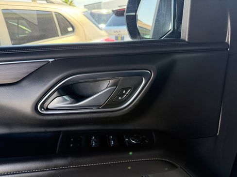 Used 2023 Chevrolet Suburban LT RWD image 19