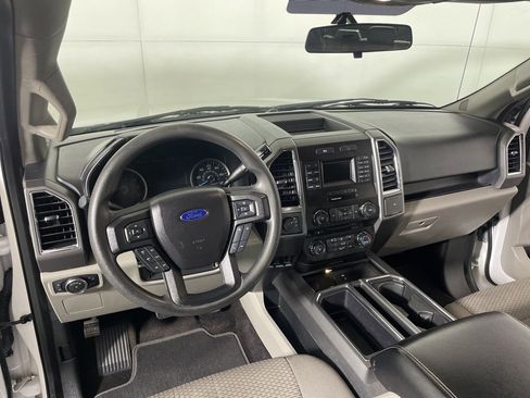 Used 2016 Ford F150 XLT image 8