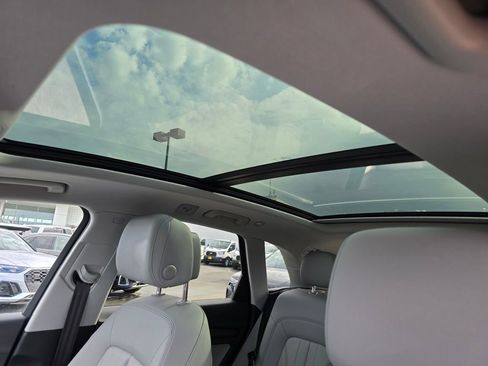 Used 2023 Audi Q5 2.0T Premium w/ Convenience Package image 5