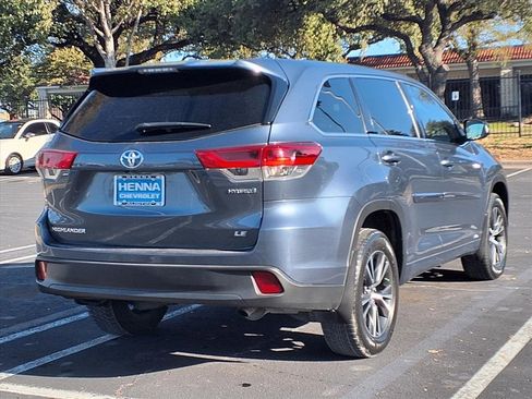 Used 2017 Toyota Highlander LE image 5