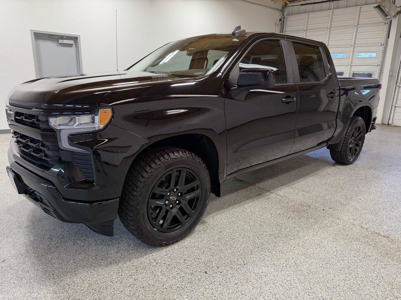 Used 2022 Chevrolet Silverado 1500 RST w/ Z71 Off-Road Package AWD/4WD image 2