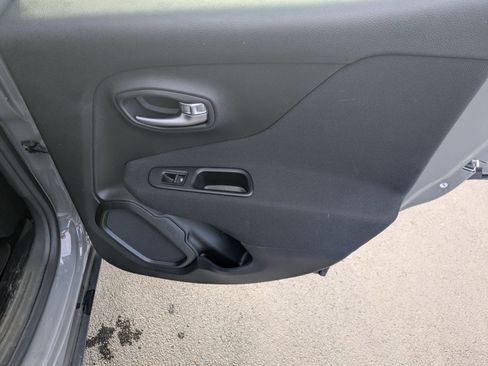 Certified 2021 Jeep Renegade Latitude image 28