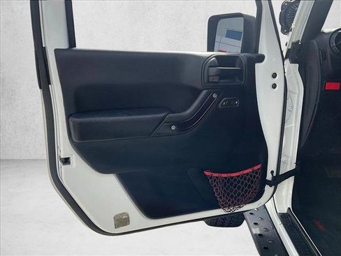 Used 2018 Jeep Wrangler Unlimited Rubicon AWD/4WD image 14