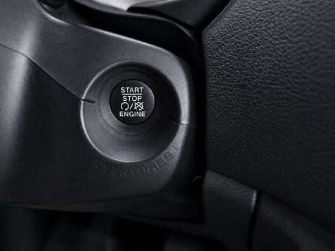 Used 2021 Jeep Renegade Latitude AWD/4WD image 39