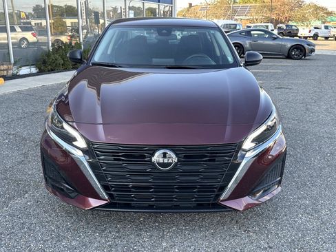 Used 2024 Nissan Altima 2.5 SV image 2