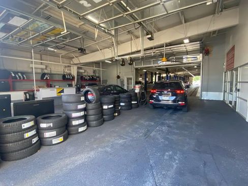 Used 2023 Kia Sportage EX image 8