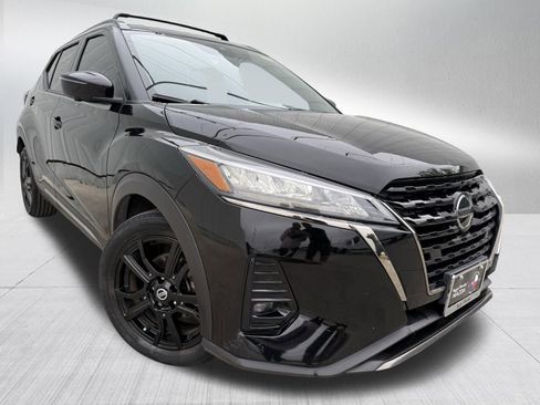 Used 2021 Nissan Kicks SR w/ SR Premium Package image 3