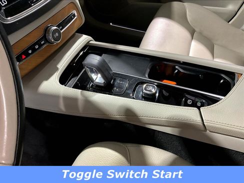 Used 2022 Volvo XC90 T8 Inscription Expression w/ Advanced Package AWD/4WD image 18