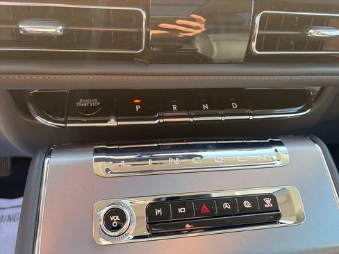 Used 2025 Lincoln Aviator AWD w/ Jet Appearance Package image 21