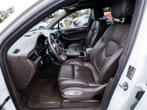 Used 2018 Porsche Macan AWD/4WD image 28