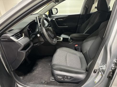 Used 2025 Toyota RAV4 XLE AWD/4WD image 19