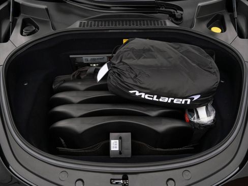 Used 2024 McLaren Artura Performance image 18