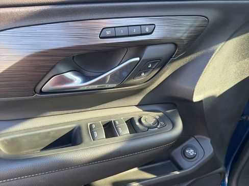 Used 2023 GMC Terrain SLT w/ Tech Package image 28