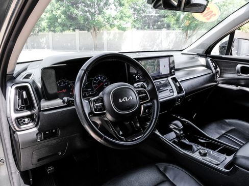 Used 2022 Kia Sorento S w/ Panoramic Sunroof Package AWD/4WD image 3