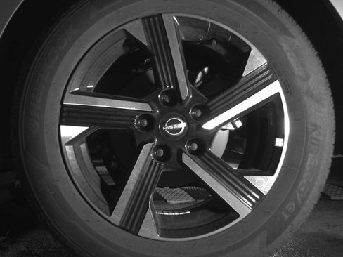 Used 2025 Nissan Sentra SV FWD image 14