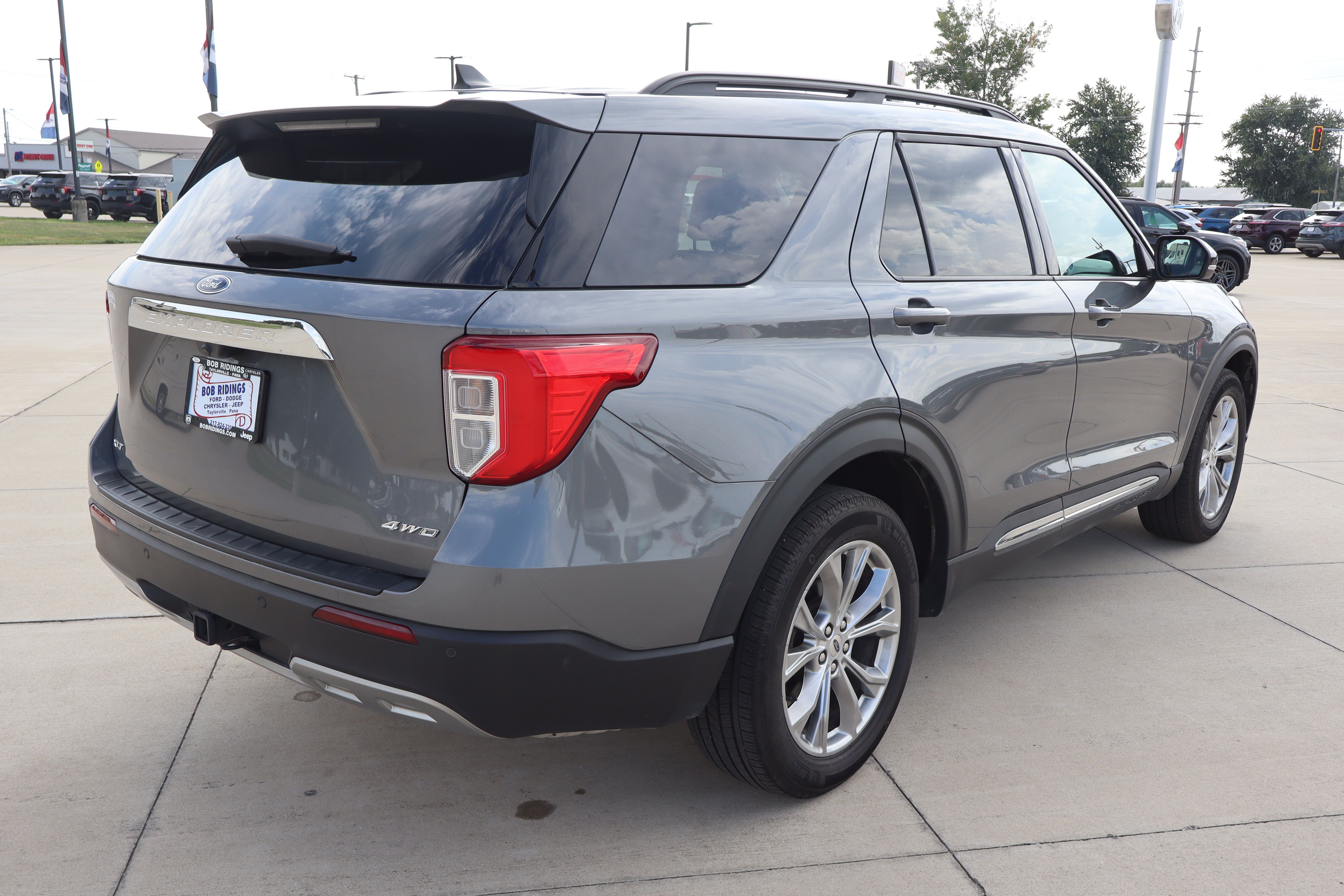 Used 2024 Ford Explorer XLT w/ Equipment Group 202A AWD/4WD image 5