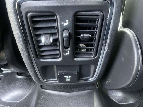 Used 2017 Jeep Grand Cherokee Altitude RWD image 11