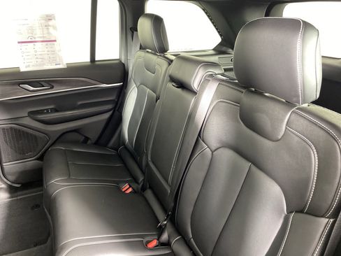 Used 2025 Jeep Grand Cherokee Limited w/ Black Appearance Package AWD/4WD image 33