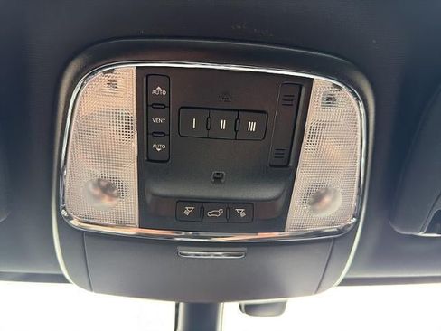 Used 2020 Jeep Grand Cherokee Limited AWD/4WD image 32