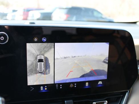 Used 2025 Chevrolet Equinox ACTIV w/ Safety and Technology Package image 38