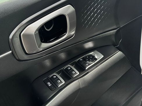 Used 2024 Kia Sorento S image 19