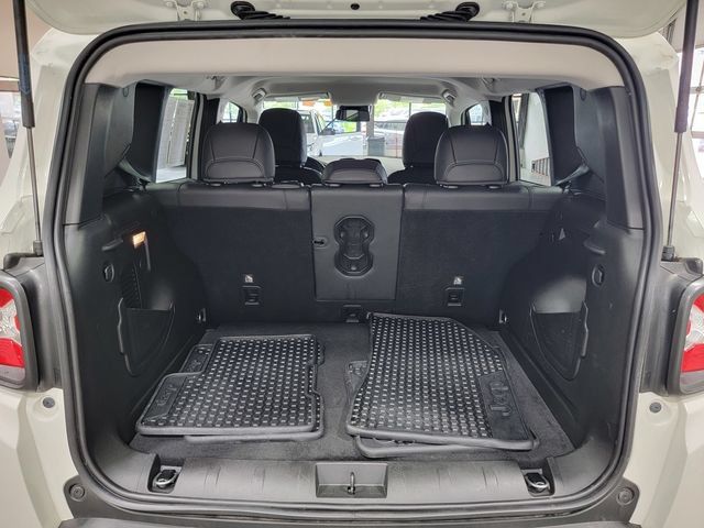 Used 2022 Jeep Renegade Trailhawk w/ Trailer Tow Group AWD/4WD image 34