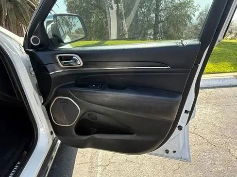 Used 2015 Jeep Grand Cherokee Summit RWD image 9